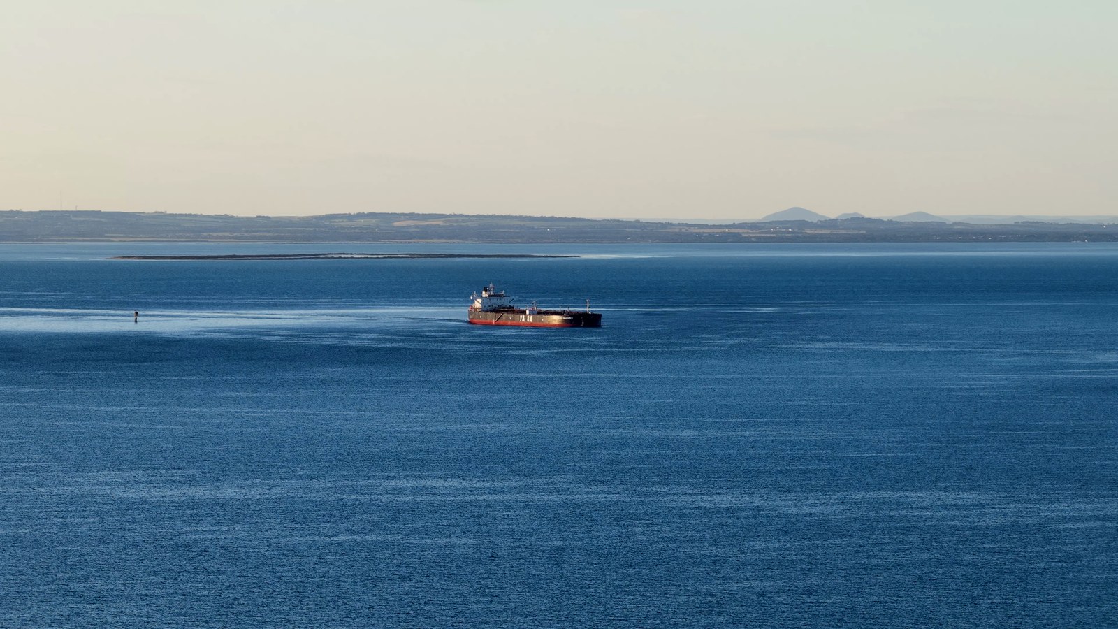 Öltanker auf See aus der Luft